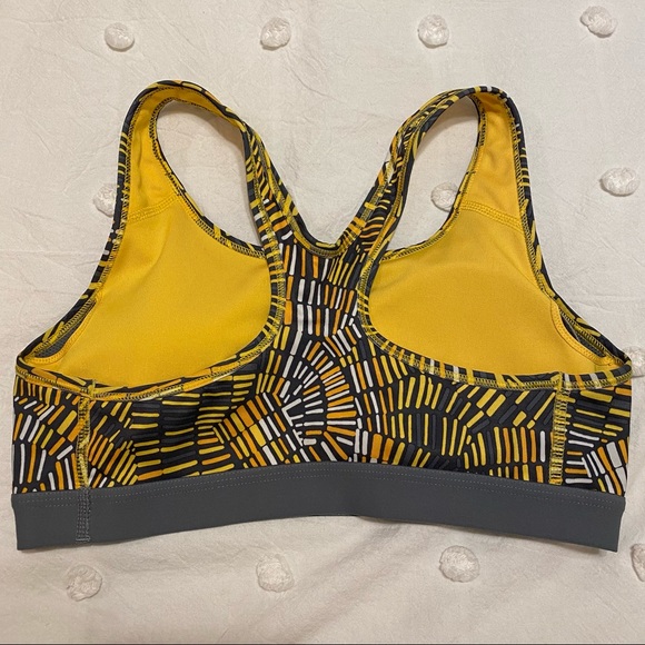 Women’s Nike Sports Bra - Picture 2 of 4